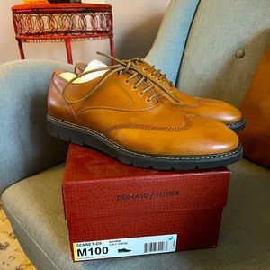 Donald J. Pliner Sennet brown leather size 10 wingtip shoes